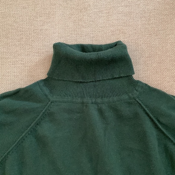 Forest green turtleneck sweater, size L, VGUC - Picture 2 of 4